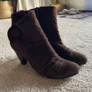 Vaneli brown boots size 8